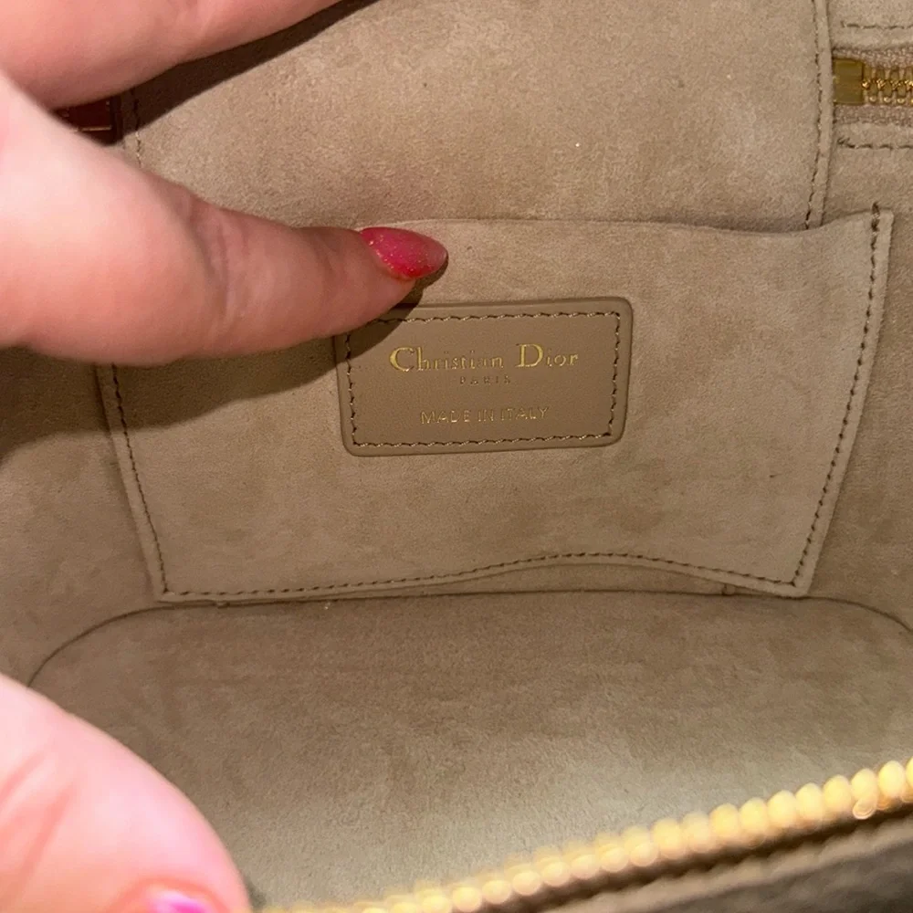 🔥LIKE NEW🔥 Dior Lambskin Cannage Small Diortravel Vanity Case Warm - Picture 11 of 13